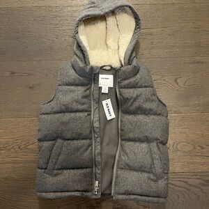 Old navy kids gray warm fall vest sz 5T NWT retail $96